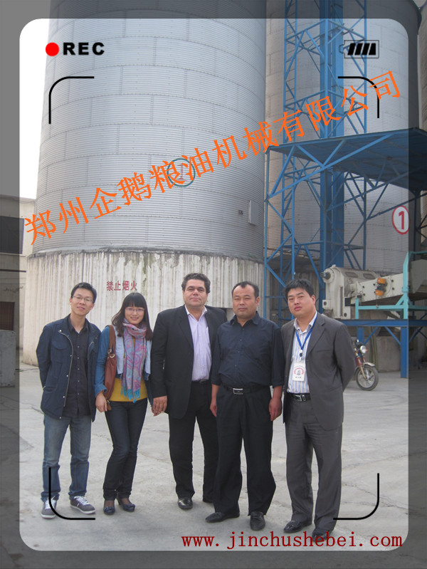 賀鄭州企鵝與迪拜浸出油設(shè)備生產(chǎn)線(xiàn)合作成功!(圖1) 浸出油設(shè)備,預(yù)榨浸出生產(chǎn)線(xiàn),榨油設(shè)備,精煉油設(shè)備,小型浸出設(shè)備,精煉設(shè)備