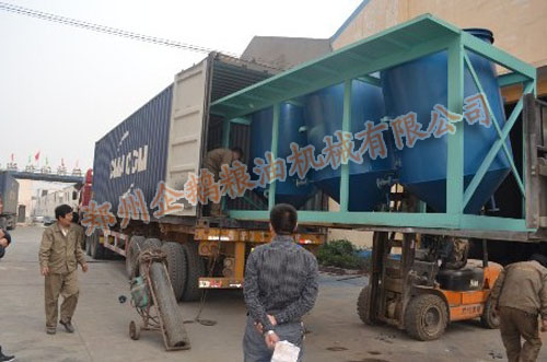 國內(nèi)幾大小品種油脂價格平穩(wěn),廠商將獲利(圖1) 成套浸出設(shè)備裝車發(fā)貨圖